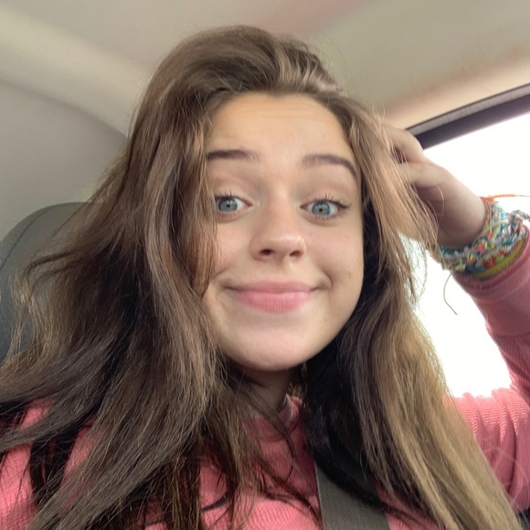 Meet your Posher, Gabbi - Picture 2 of 10